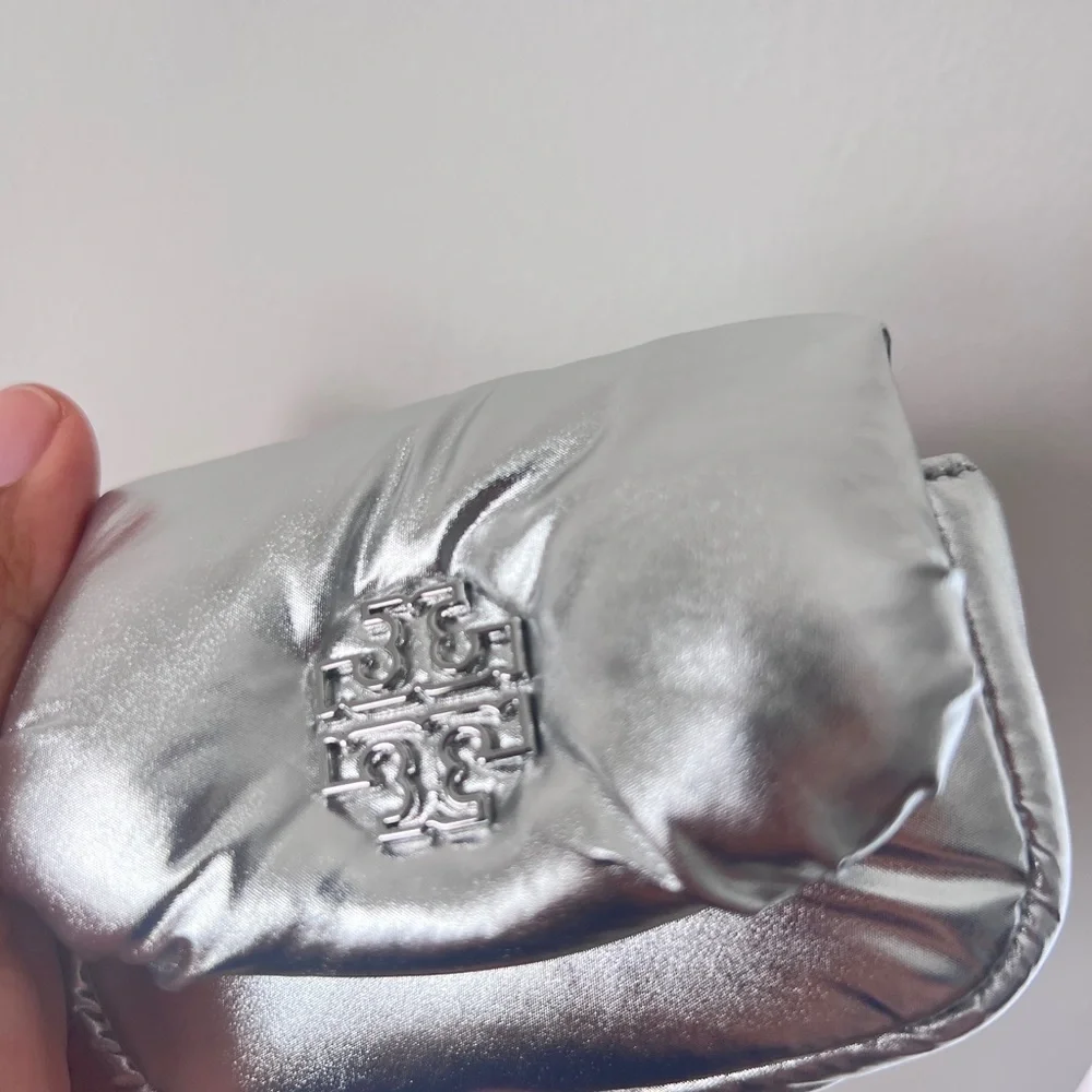 TORY BURCH• Silver Puffy Card Holder/airpod holder - Picture 2 of 11